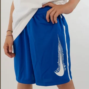 Pantaloncino in tessuto tecnico con banda NIKE